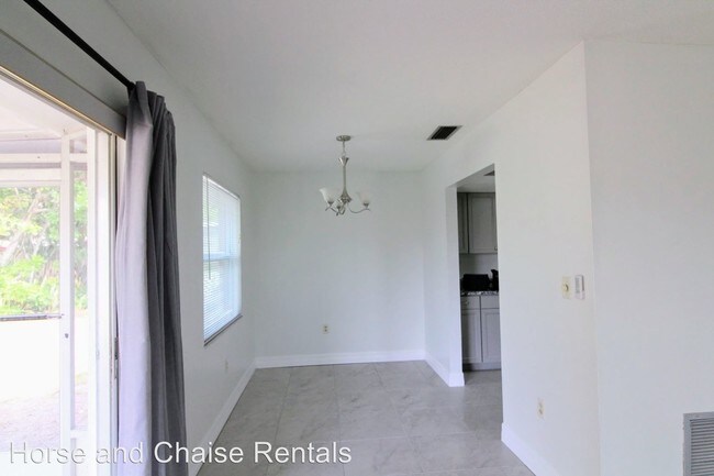 Building Photo - 2 br, 2 bath Apartment - 125 Base Ave E.
