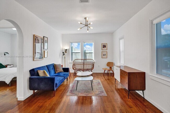 Foto del edificio - 559 NE 68th St