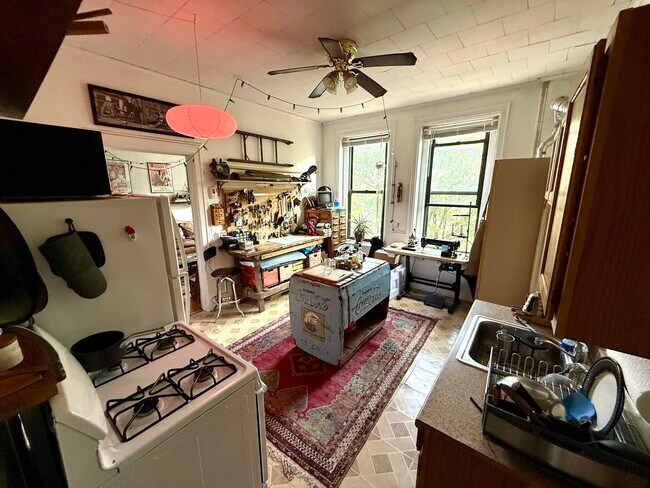 Foto del edificio - 1049 N Marshfield Ave