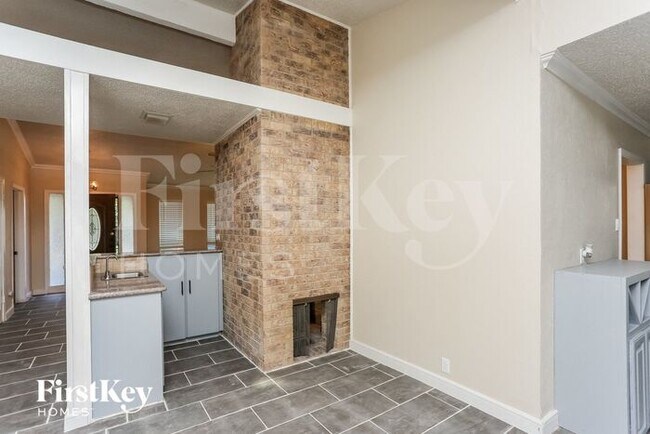 Foto del edificio - 7355 Greenacres Dr