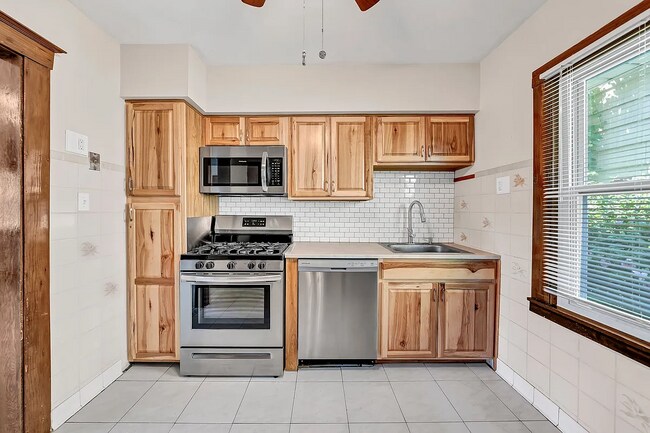 Foto del edificio - 238 Crestwood Ave