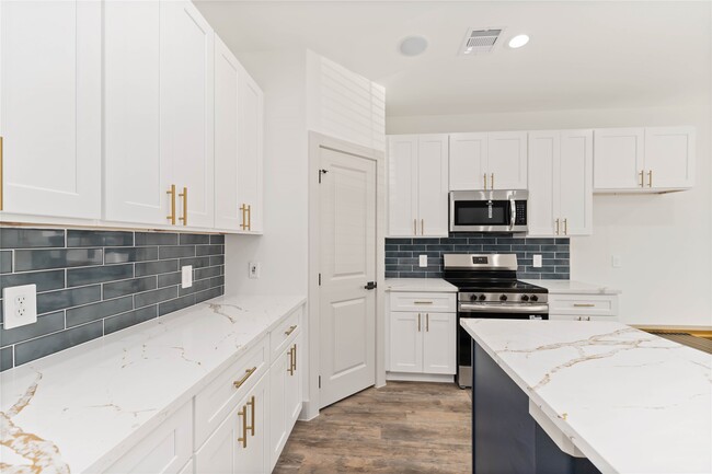 Building Photo - 113 Gans St