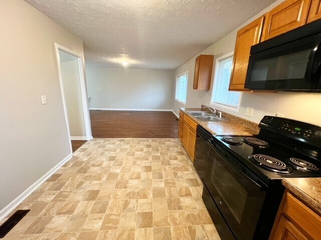 Foto del edificio - 3433 Maura Ln