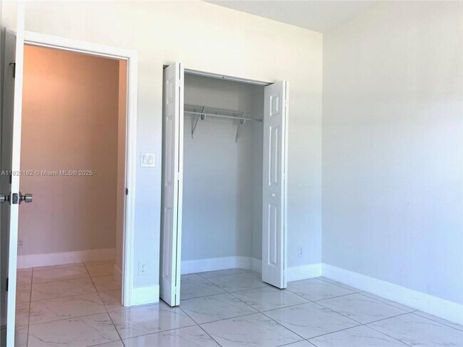 Foto del edificio - 3 bedroom in West Park FL 33023