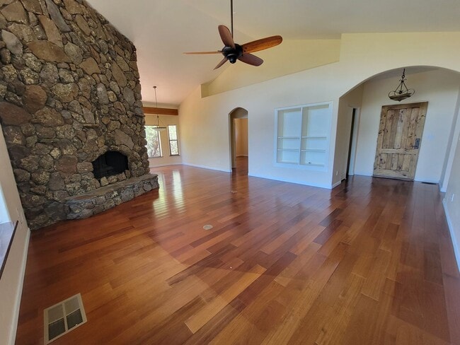 Building Photo - Unfurnished, 1-year long-term rental