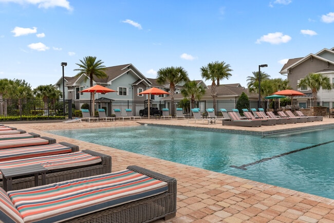 Building Photo - Luxe Lakewood Ranch