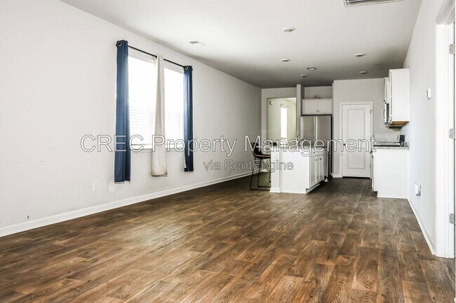 Building Photo - 928 Woodside Creek Ln