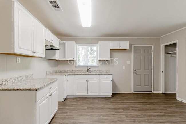 Foto del edificio - 4701 Jeffersonville Rd