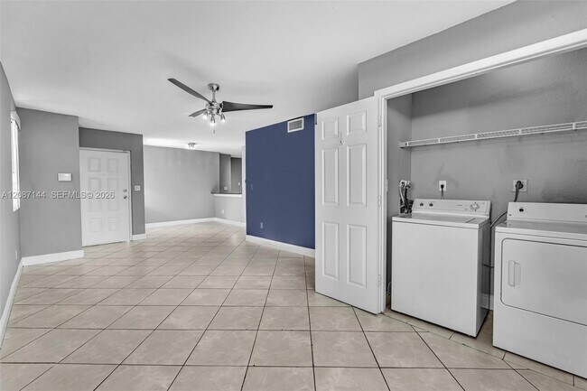 Foto del edificio - 2881 N Oakland Forest Dr