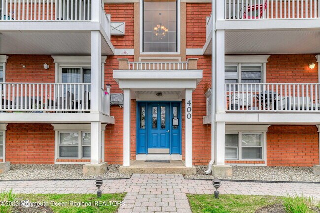 Building Photo - 402 4th Ave