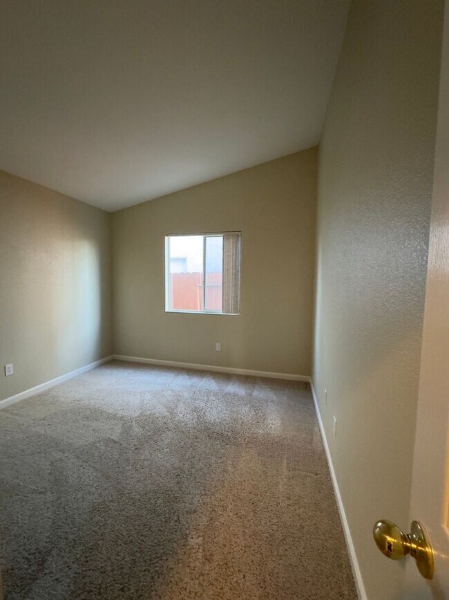 Foto del edificio - Charming 3bedroom 2 bath home in Elk Grove.