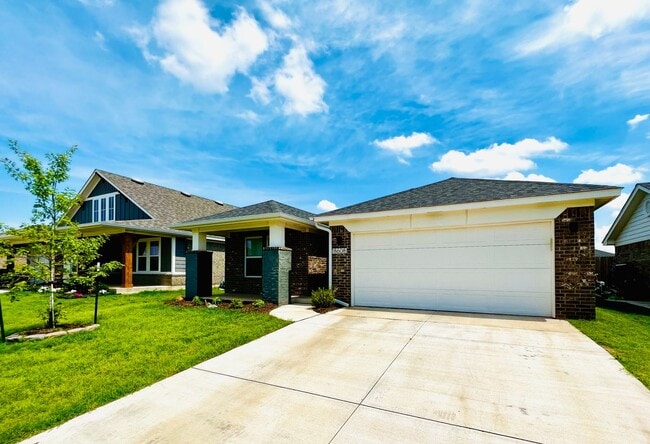 Beautiful 3BD 2BA Located in Edmond's Valencia NW 187th Addition!! - Beautiful 3BD 2BA Located in Edmond's Valencia NW 187th Addition!! House