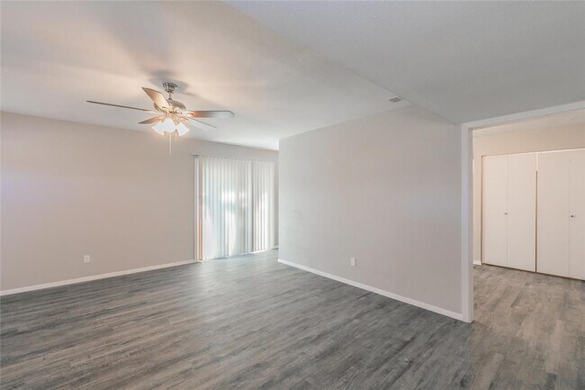 Building Photo - 1514 Deepwood Dr