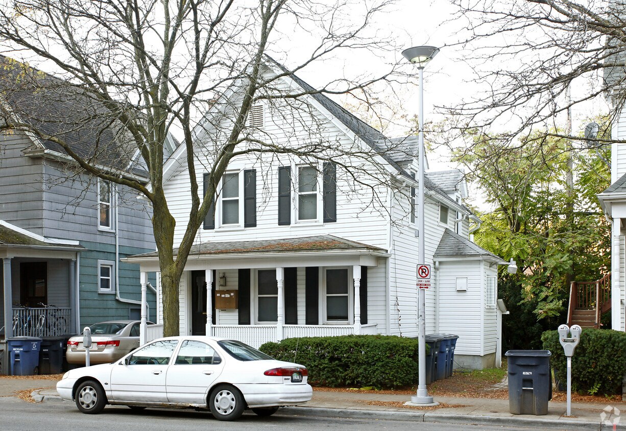Building Photo - 316 Thompson St
