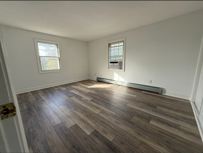 Building Photo - 143 E High St