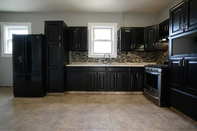 Building Photo - 4 Burton Ave