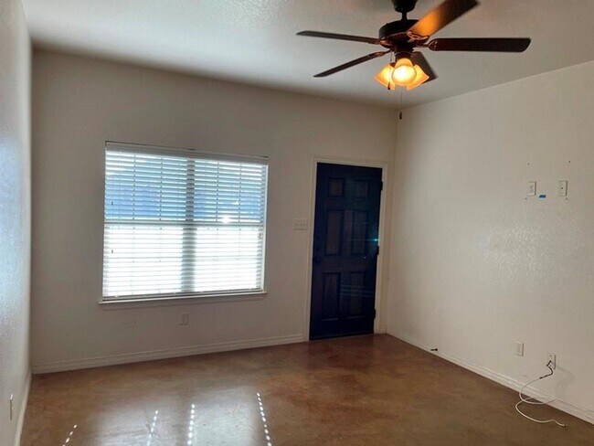 Foto del edificio - 504 Karey Dr