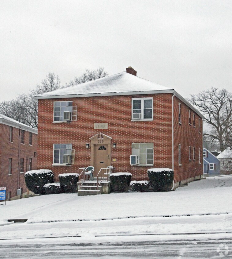 Foto principal - 250 Basswood Ave