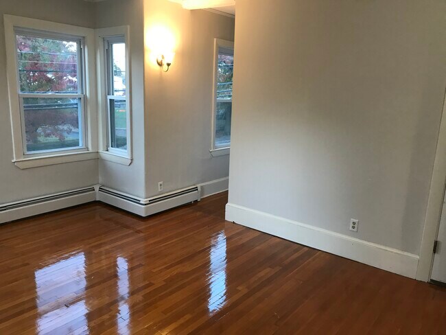 Lg Liv Rm with lg closet - 32 Purchase St