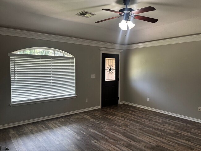 Foto del edificio - 3 bed 2 bath House