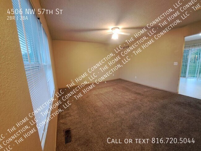 Building Photo - 2 bedroom and garage in Park Hill Schools!