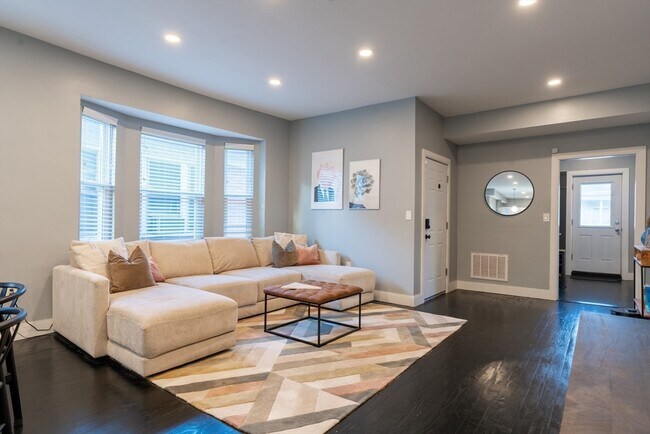 Building Photo - 16 Pasadena Rd