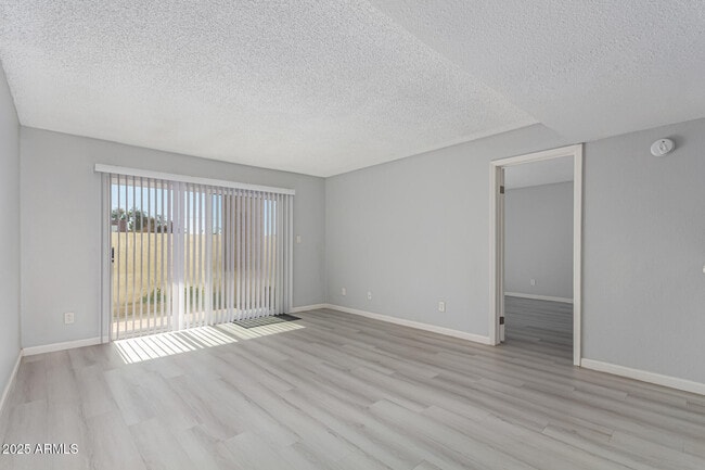 Foto del edificio - 4730 W Northern Ave