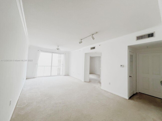 Foto del edificio - 9172 Collins Ave