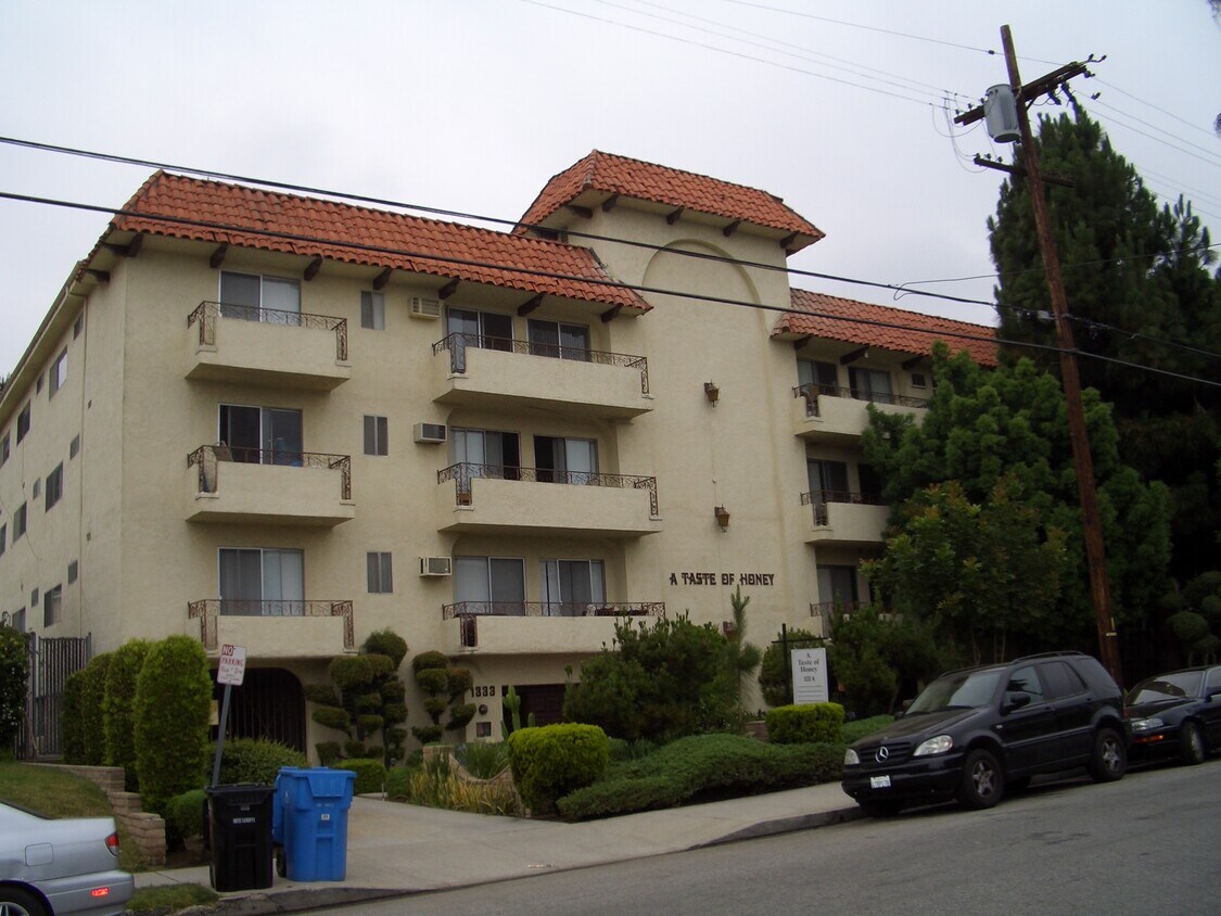 Primary Photo - 1333 N Martel Ave