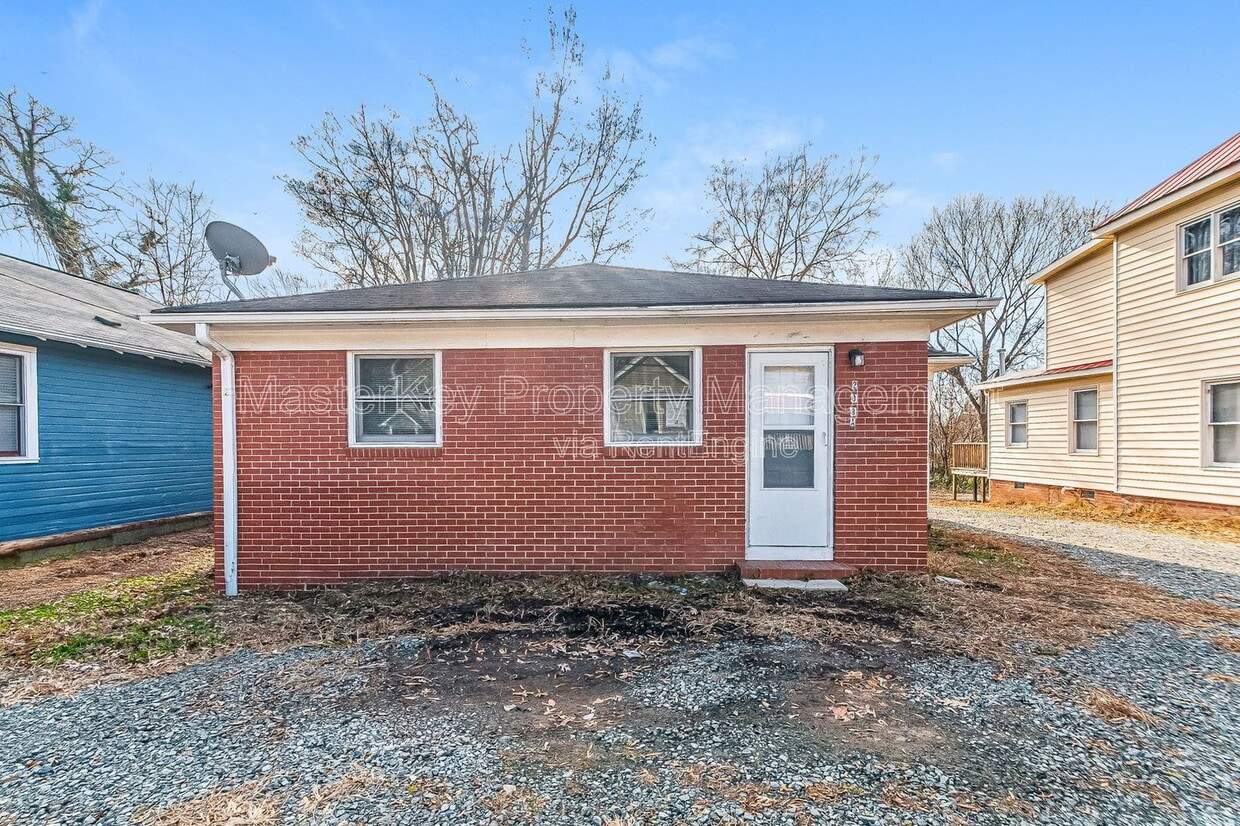 Photo - 208 E Geer St