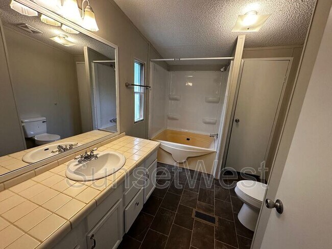 Foto del edificio - 4636 Rainbow Ln