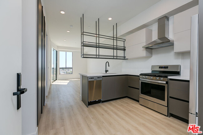 Building Photo - 3833 Dunn Dr