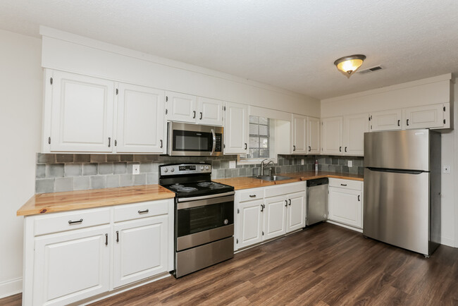 Building Photo - 1606 Edgewood Pl