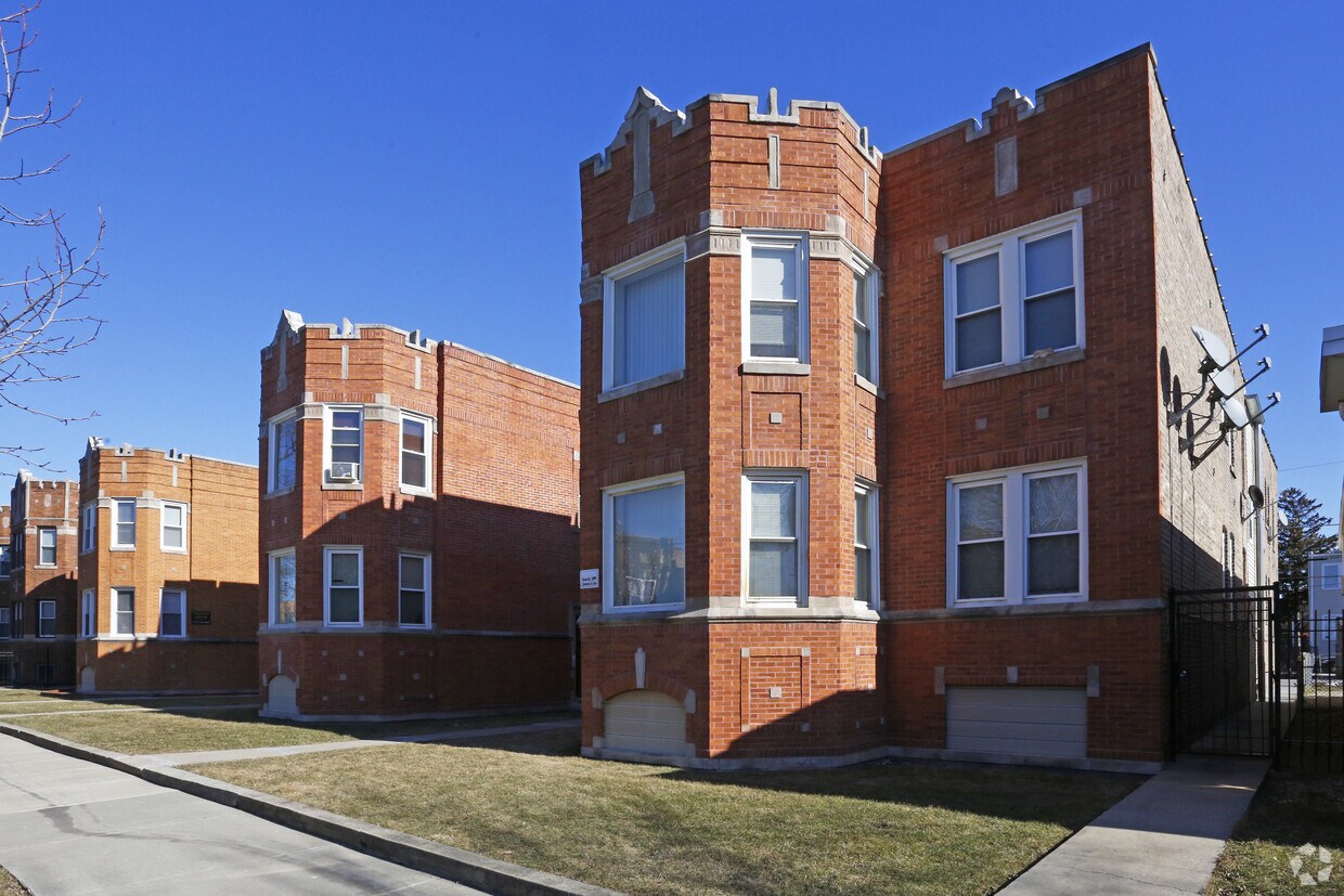 Primary Photo - 6623 S Sacramento Ave