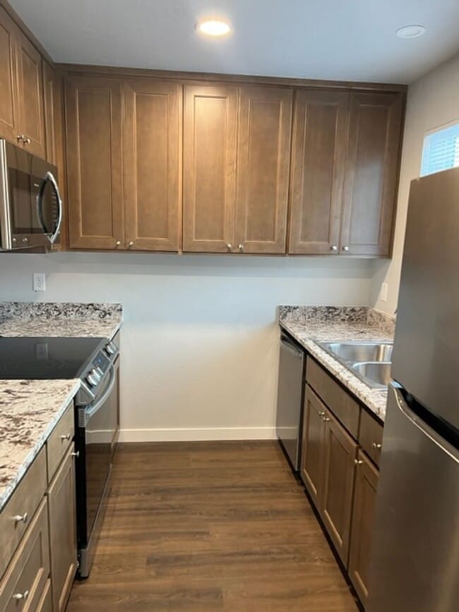 Foto del edificio - Newer and Updated Townhome in the Heart of...