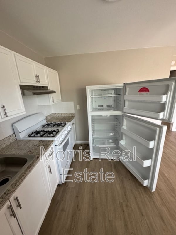 Building Photo - 201 W Green Ave