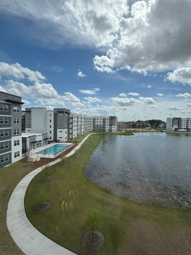 Foto del edificio - Beautiful and Brand New Apartement in MILLENIA PARK