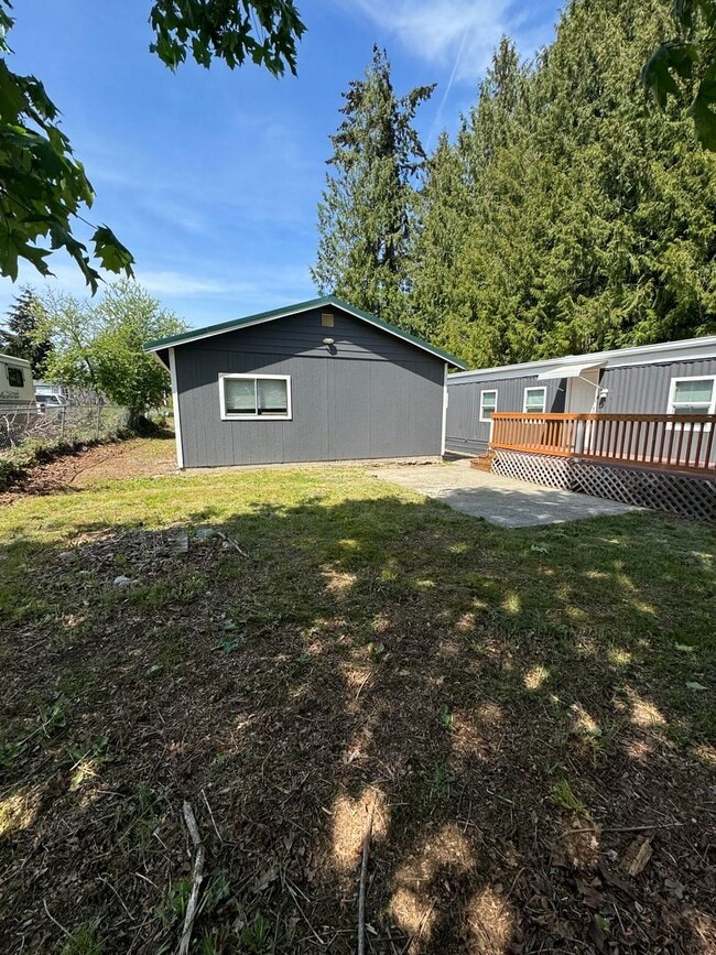 Building Photo - 2 Bedroom 1 Bathroom for rent 675 Square feet