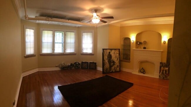 Building Photo - 506 S Austin Blvd