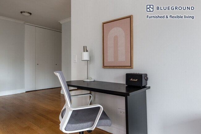 Foto del edificio - 235 W 48th St