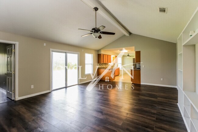 Foto del edificio - Gorgeous 3BR 2BA home with nice curb appeal