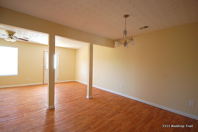 Foto del edificio - 3 bdrm, 2.5 bath home under $1400!