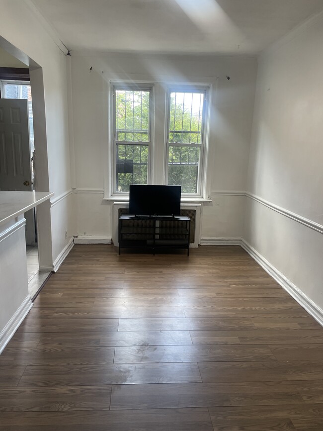 Foto del edificio - 537 E 55th St