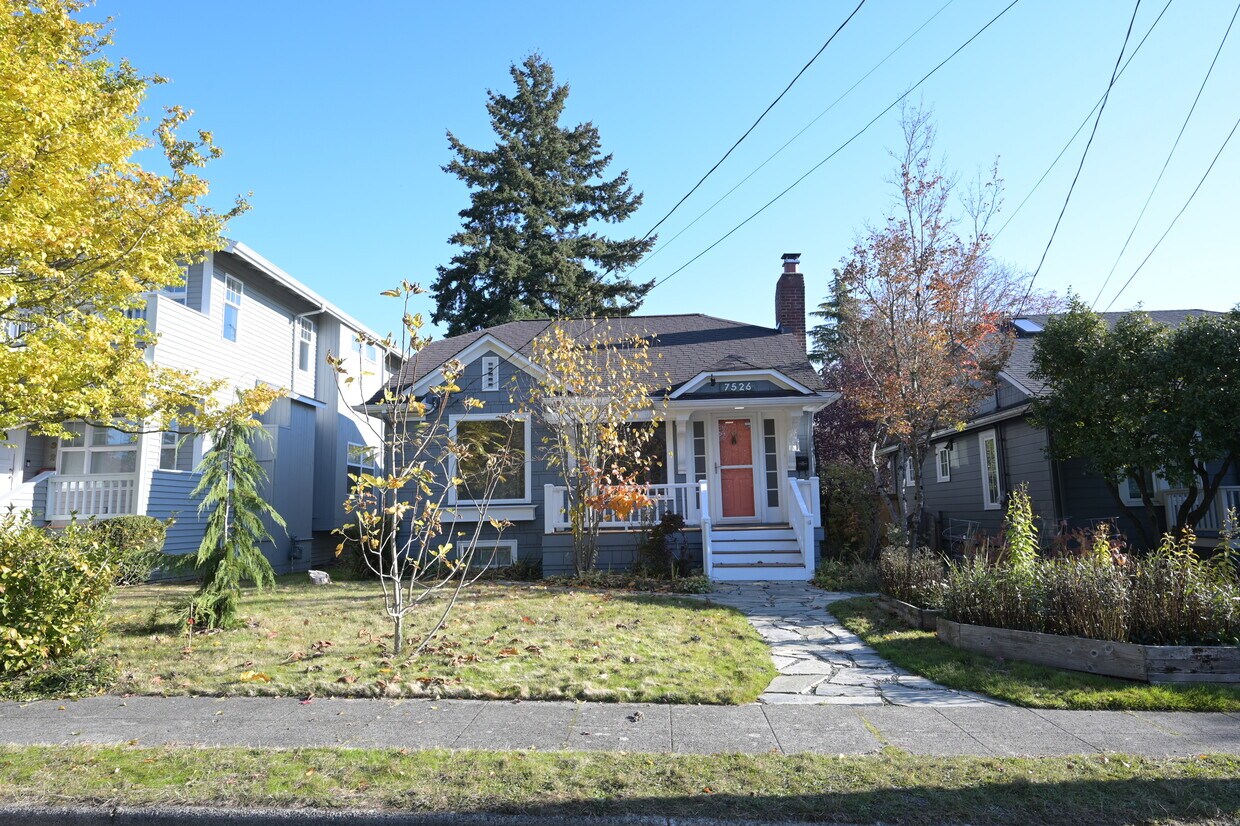 Foto principal - 7526 9th Ave NE