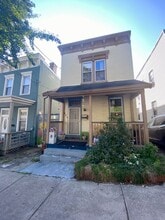Building Photo - 425 Warner St