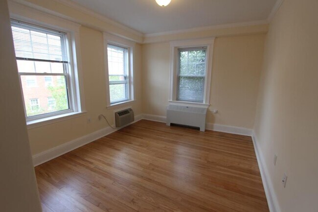 Building Photo - 3.0 bedroom in Cambridge Massachusetts 02138