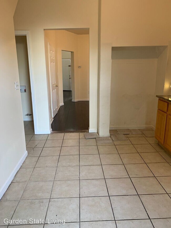 Building Photo - 6 br, 2.5 bath House - 184.5 South 6th Street