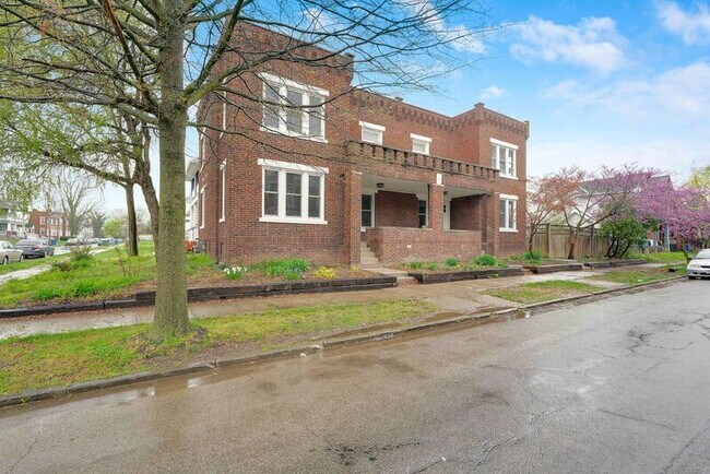 Foto del edificio - 389-391-391 Berkeley Rd