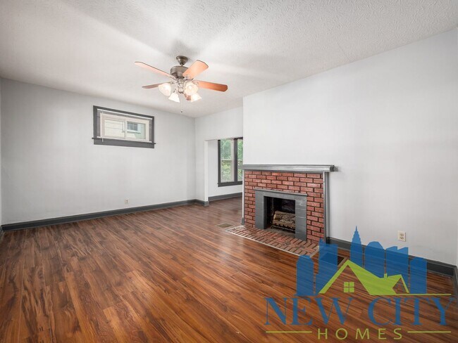 Foto del edificio - Updated 2-Story with Large Front Porch