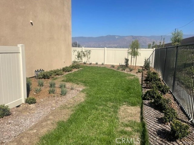 Building Photo - 2058 Bergamot St